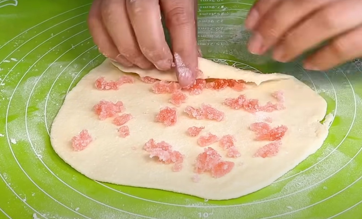 Ніжні сирні булочки з мармеладом: смакота, яка просто тане у роті!